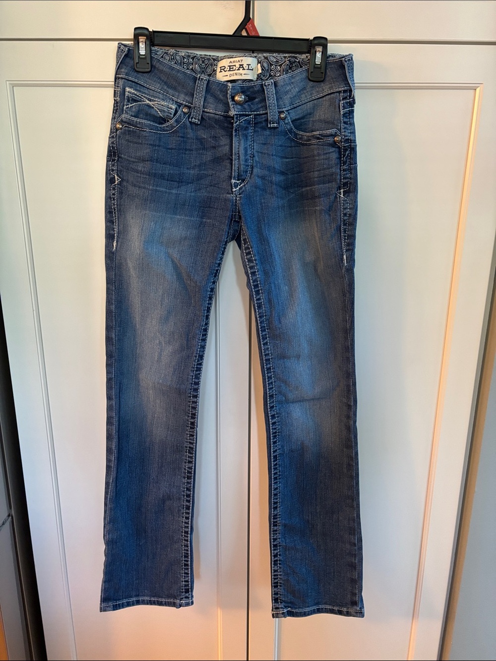 NWOT Ariat R.E.A.L Denim Jeans w/ Paisley Waist Lining Mid-Rise Straight Sz 27s